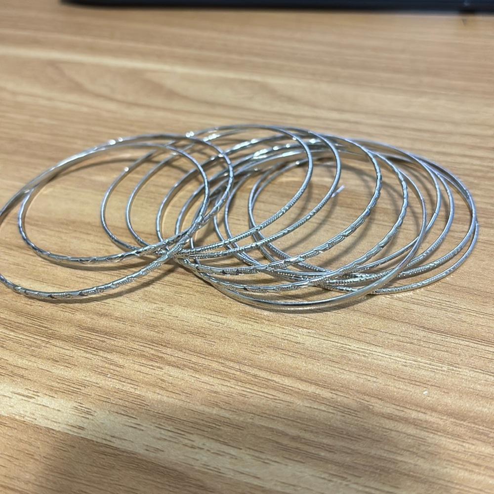 Bangle bracket. 12 pieces.